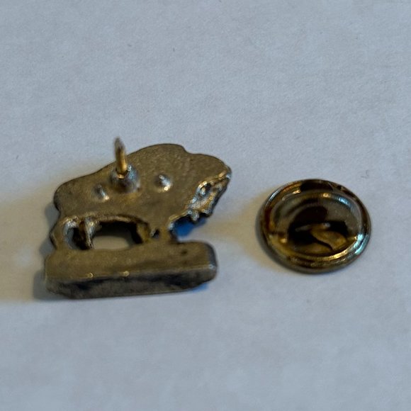 Vintage Manitoba, Canada Buffalo Bison Souvenir Lapel Pin - Picture 4 of 5